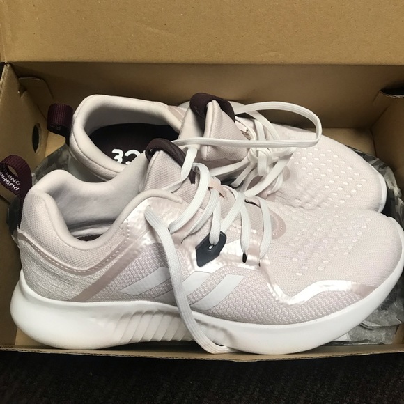 adidas Shoes - Brand new Adidas EdgeBounce sneakers